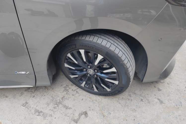 Used Toyota Alphard 2024 Dual-Engine 2.5L Deluxe Edition Right Front Wheel Hub
