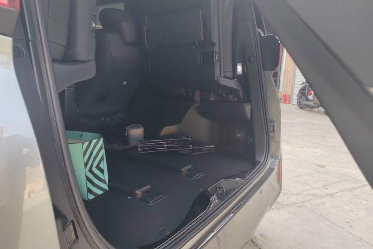 Used Toyota Alphard 2024 Dual-Engine 2.5L Deluxe Edition Trunk