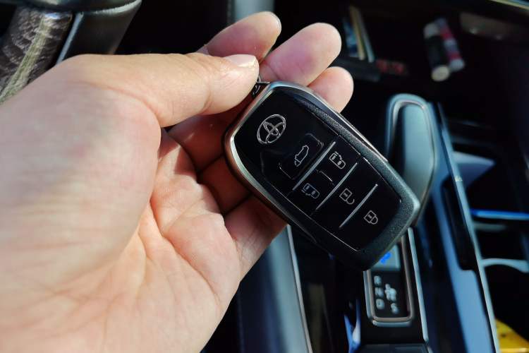 Used Toyota Alphard 2024 Dual-Engine 2.5L Deluxe Edition Vehicle Key