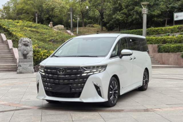 Used Toyota Alphard 2024 Dual-Engine 2.5L Deluxe Edition