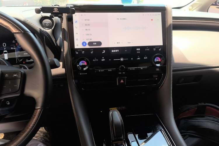 Used Toyota Alphard 2024 Dual-Engine 2.5L Prestige Edition Audio And AC Panel