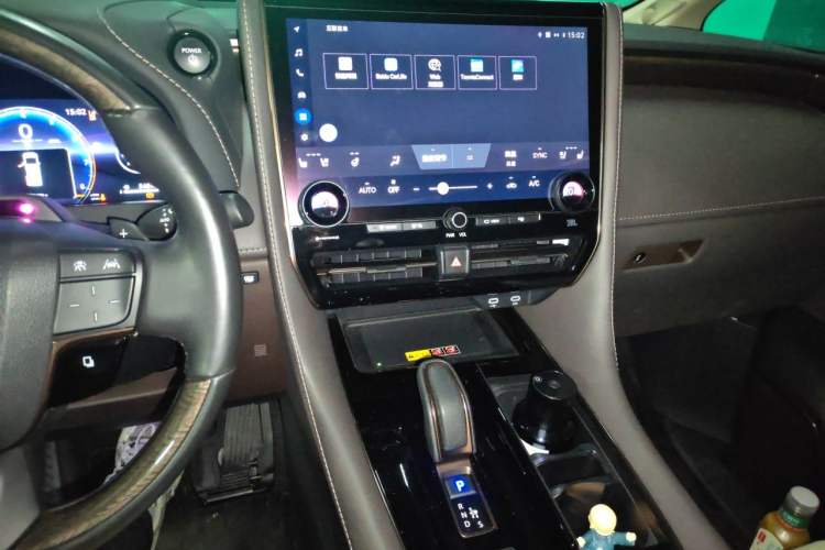 Used Toyota Alphard 2024 Dual-Engine 2.5L Deluxe Edition Audio And AC Panel