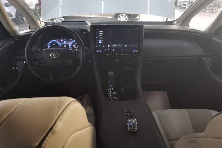Used Toyota Alphard 2024 Dual-Engine 2.5L Deluxe Edition Center Console