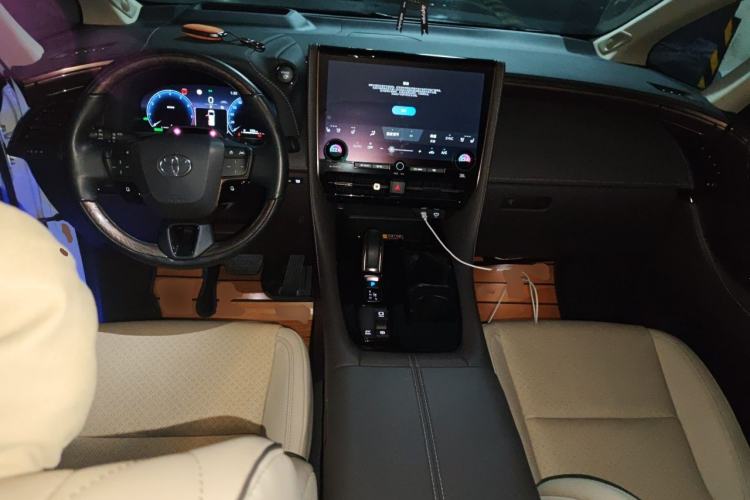 Used Toyota Alphard 2024 Dual-Engine 2.5L Deluxe Edition Center Console