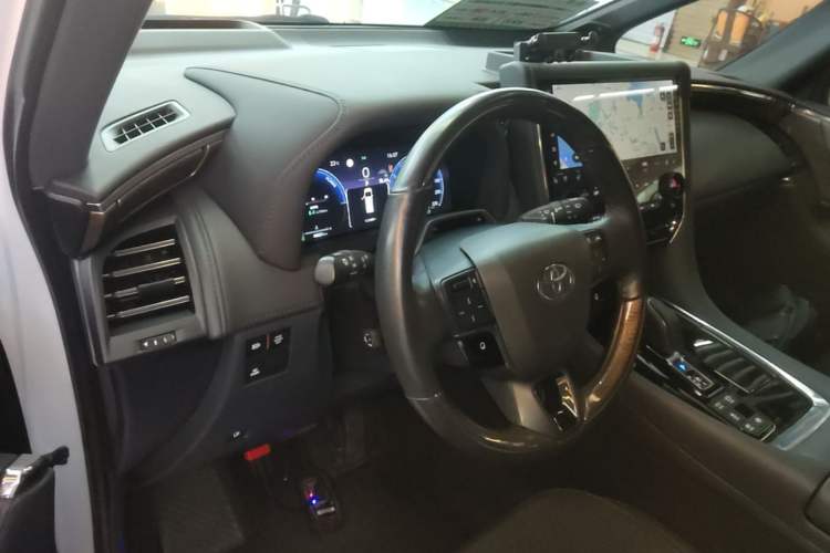 Used Toyota Alphard 2024 Dual-Engine 2.5L Deluxe Edition Center Console