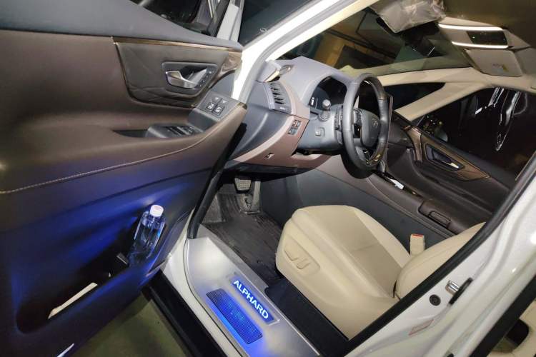 Used Toyota Alphard 2024 Dual-Engine 2.5L Prestige Edition Driver Seat
