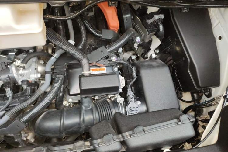 Used Toyota Alphard 2024 Dual-Engine 2.5L Deluxe Edition Engine Bay Left