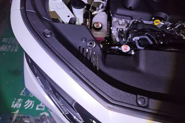 Used Toyota Alphard 2024 Dual-Engine 2.5L Deluxe Edition Engine Bay Right