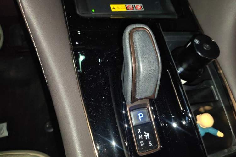Used Toyota Alphard 2024 Dual-Engine 2.5L Deluxe Edition Gear Lever