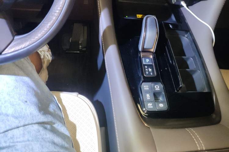Used Toyota Alphard 2024 Dual-Engine 2.5L Prestige Edition Gear Lever
