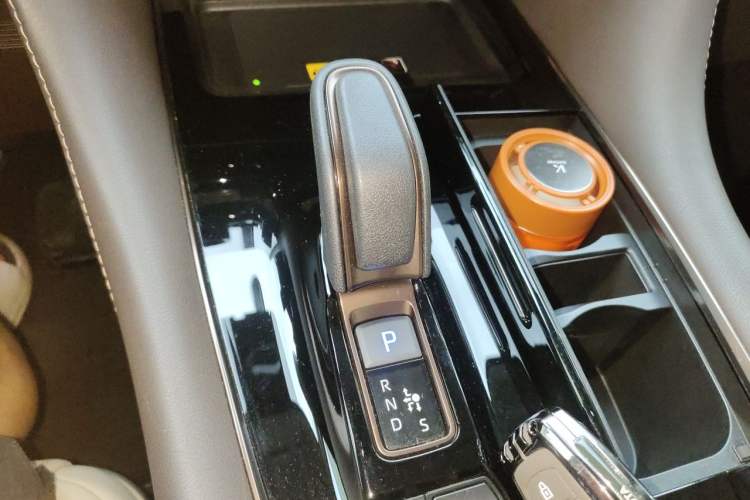 Used Toyota Alphard 2024 Dual-Engine 2.5L Deluxe Edition Gear Lever