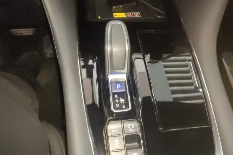 Used Toyota Alphard 2024 Dual-Engine 2.5L Deluxe Edition Gear Lever