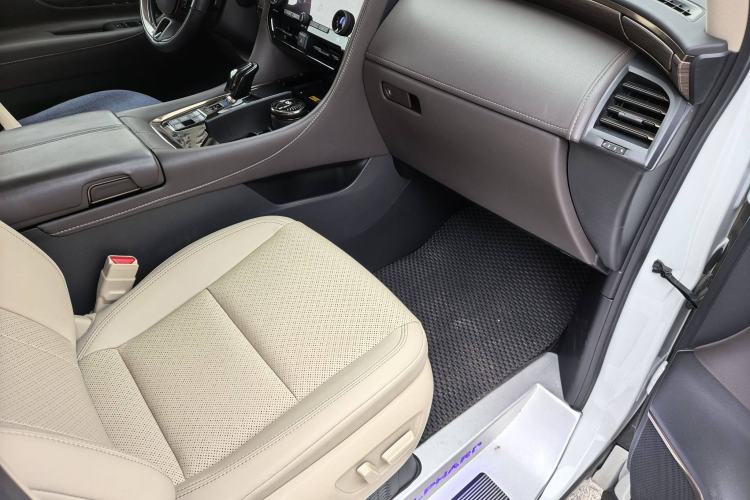 Used Toyota Alphard 2024 Dual-Engine 2.5L Deluxe Edition Interior 2