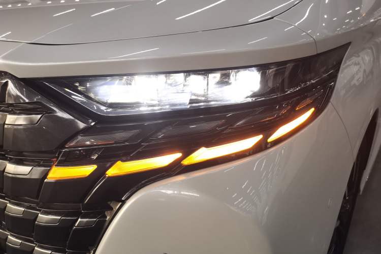 Used Toyota Alphard 2024 Dual-Engine 2.5L Deluxe Edition Left Front Headlight
