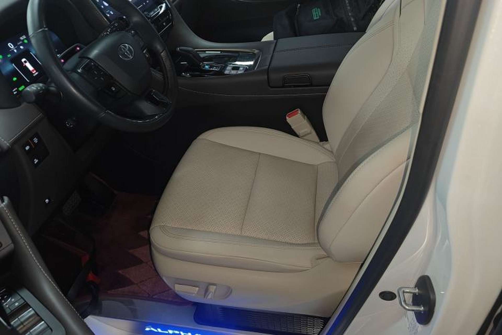 Used Toyota Alphard 2024 Dual-Engine 2.5L Deluxe Edition Left Front Seat