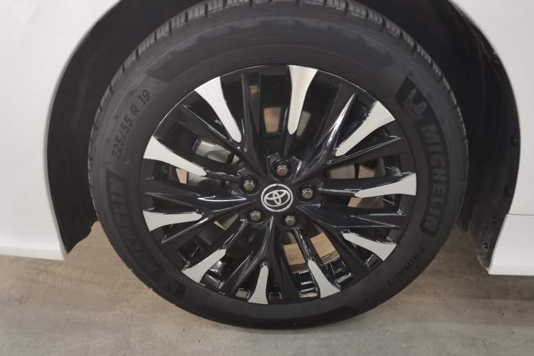 Used Toyota Alphard 2024 Dual-Engine 2.5L Deluxe Edition Left Front Wheel Hub