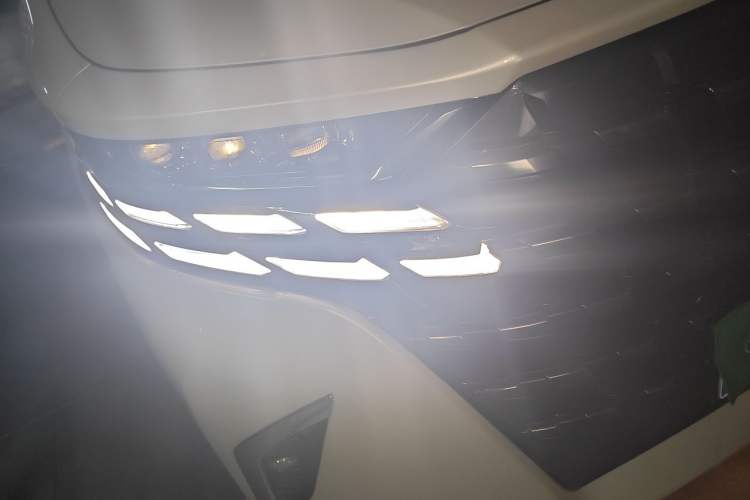 Used Toyota Alphard 2024 Dual-Engine 2.5L Prestige Edition Right Front Headlight