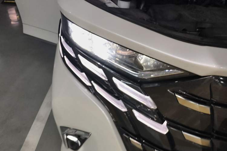 Used Toyota Alphard 2024 Dual-Engine 2.5L Deluxe Edition Right Front Headlight
