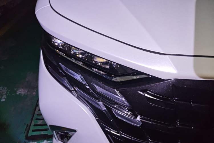 Used Toyota Alphard 2024 Dual-Engine 2.5L Deluxe Edition Right Front Headlight
