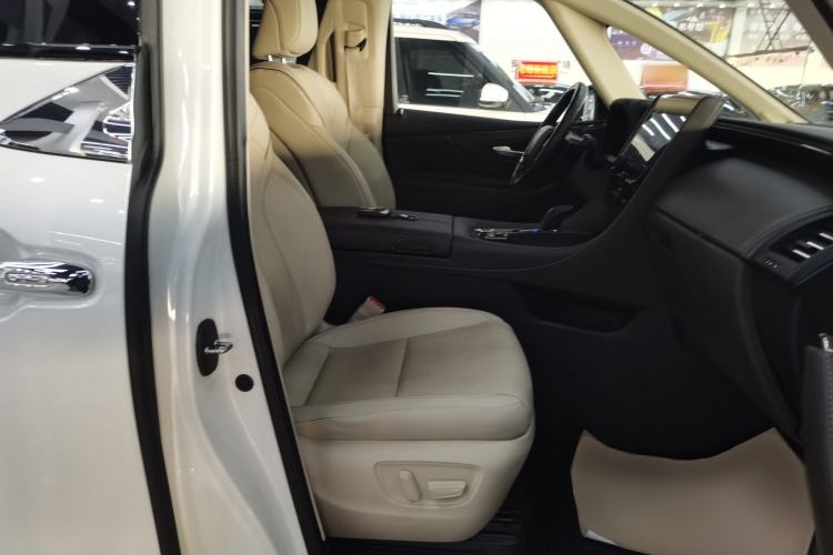 Used Toyota Alphard 2024 Dual-Engine 2.5L Deluxe Edition Right Front Seat