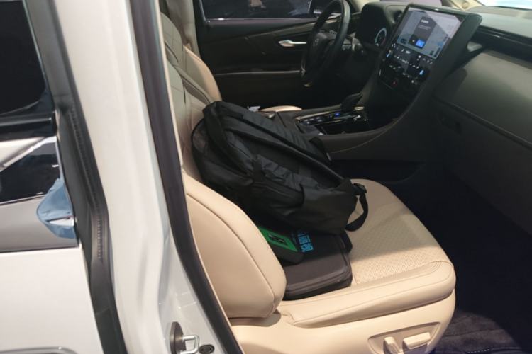 Used Toyota Alphard 2024 Dual-Engine 2.5L Deluxe Edition Right Front Seat
