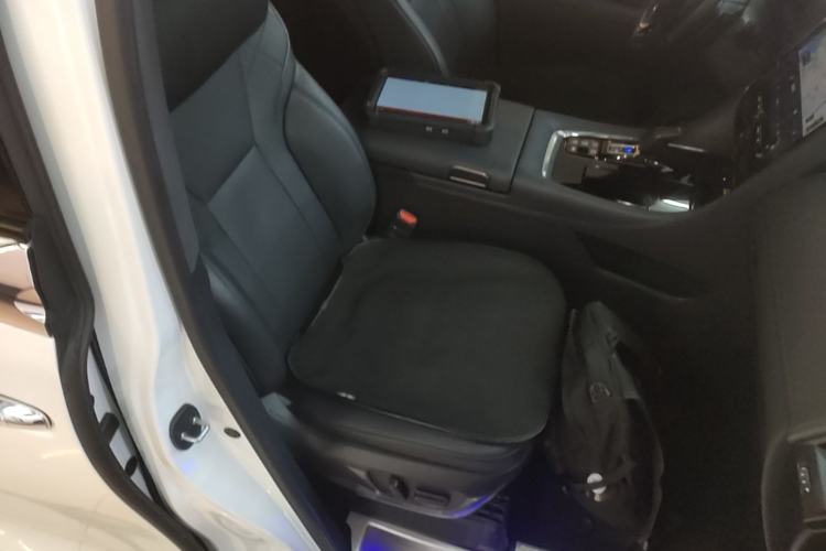 Used Toyota Alphard 2024 Dual-Engine 2.5L Deluxe Edition Right Front Seat