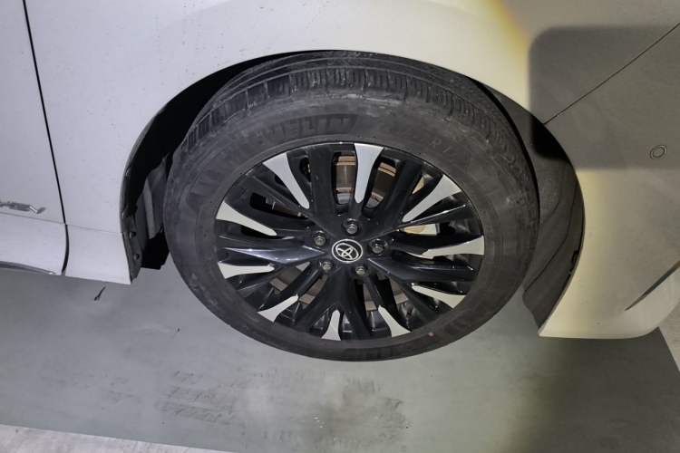Used Toyota Alphard 2024 Dual-Engine 2.5L Deluxe Edition Right Front Wheel Hub