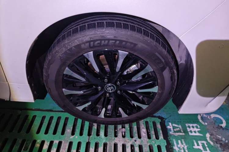 Used Toyota Alphard 2024 Dual-Engine 2.5L Deluxe Edition Right Front Wheel Hub