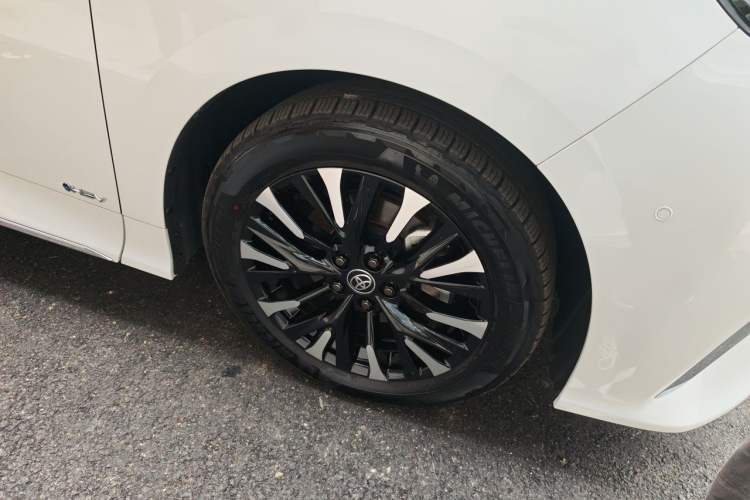 Used Toyota Alphard 2024 Dual-Engine 2.5L Deluxe Edition Right Front Wheel Hub