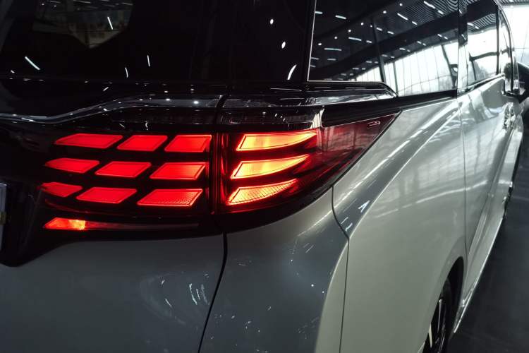 Used Toyota Alphard 2024 Dual-Engine 2.5L Deluxe Edition Right Rear Taillight