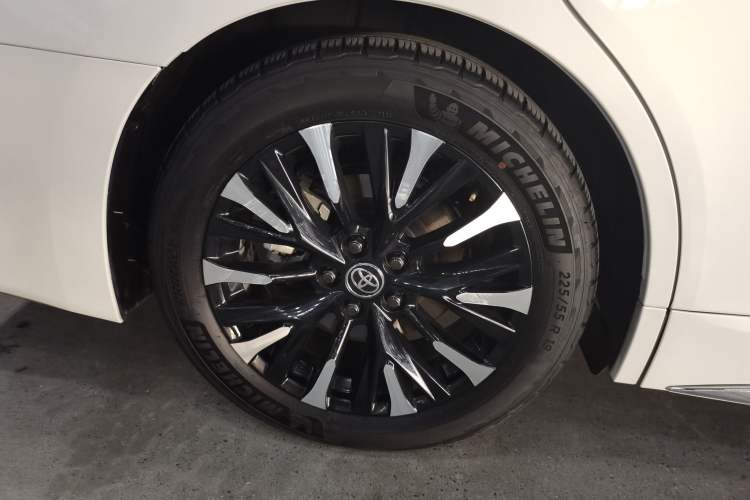 Used Toyota Alphard 2024 Dual-Engine 2.5L Deluxe Edition Right Rear Wheel Hub