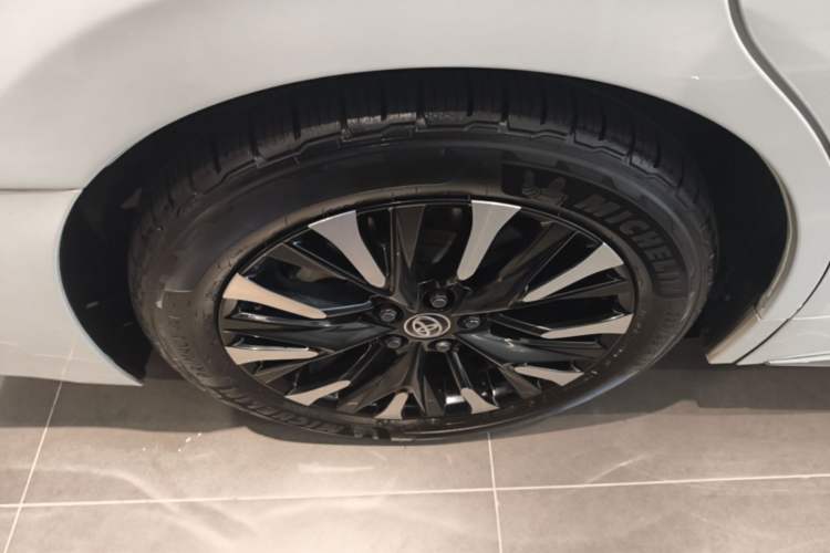 Used Toyota Alphard 2024 Dual-Engine 2.5L Deluxe Edition Right Rear Wheel Hub