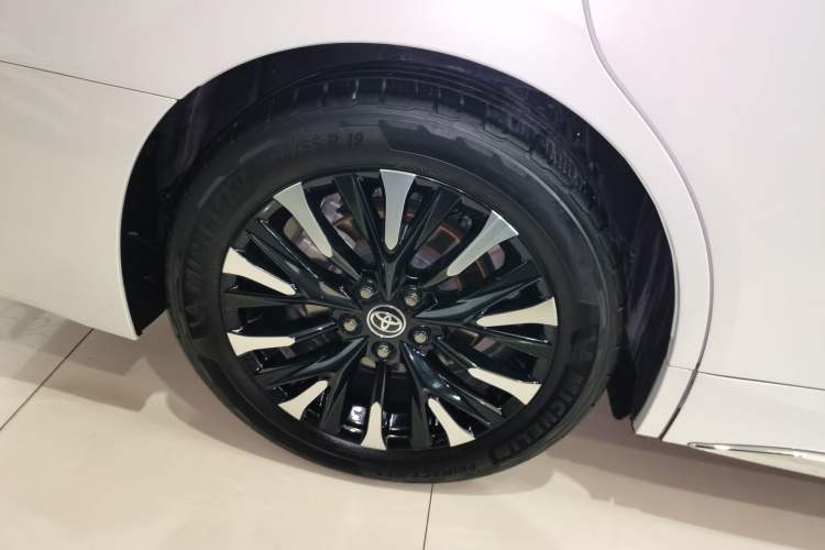 Used Toyota Alphard 2024 Dual-Engine 2.5L Deluxe Edition Right Rear Wheel Hub