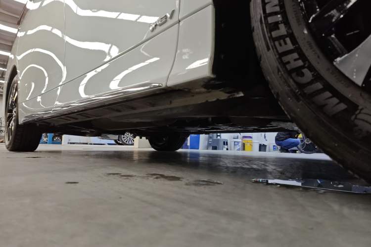 Used Toyota Alphard 2024 Dual-Engine 2.5L Prestige Edition Right Side Sill