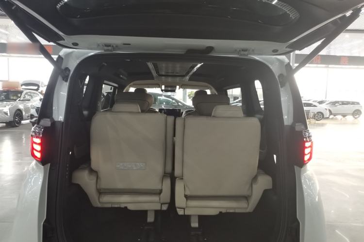 Used Toyota Alphard 2024 Dual-Engine 2.5L Deluxe Edition Trunk