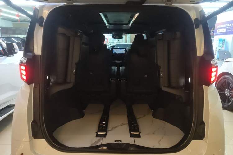 Used Toyota Alphard 2024 Dual-Engine 2.5L Deluxe Edition Trunk