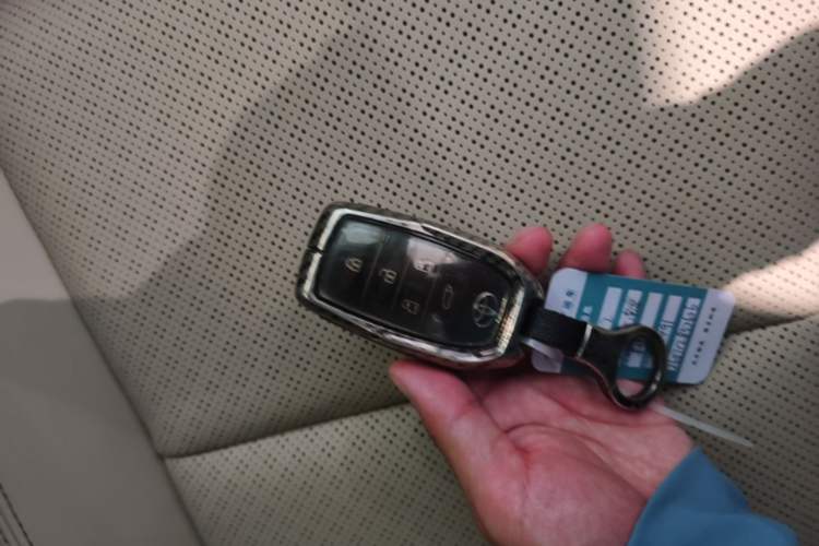 Used Toyota Alphard 2024 Dual-Engine 2.5L Deluxe Edition Vehicle Key