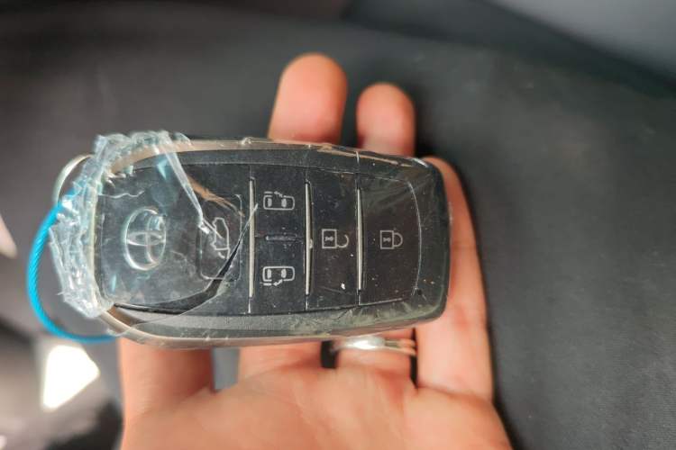 Used Toyota Alphard 2024 Dual-Engine 2.5L Deluxe Edition Vehicle Key