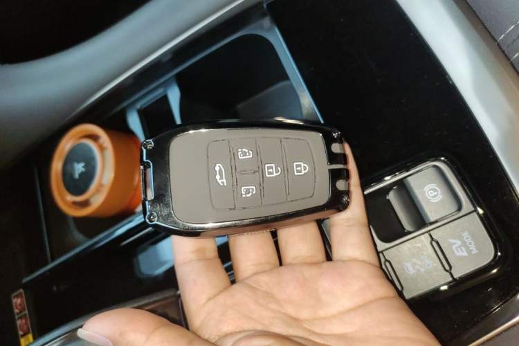 Used Toyota Alphard 2024 Dual-Engine 2.5L Deluxe Edition Vehicle Key