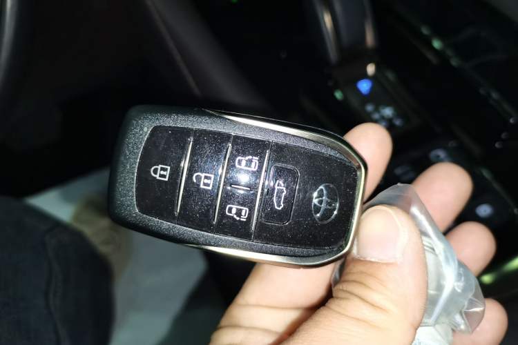 Used Toyota Alphard 2024 Dual-Engine 2.5L Deluxe Edition Vehicle Key