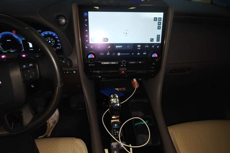 Used Toyota Alphard 2025 Dual-Motor 2.5L Premium Golden Edition Audio And AC Panel