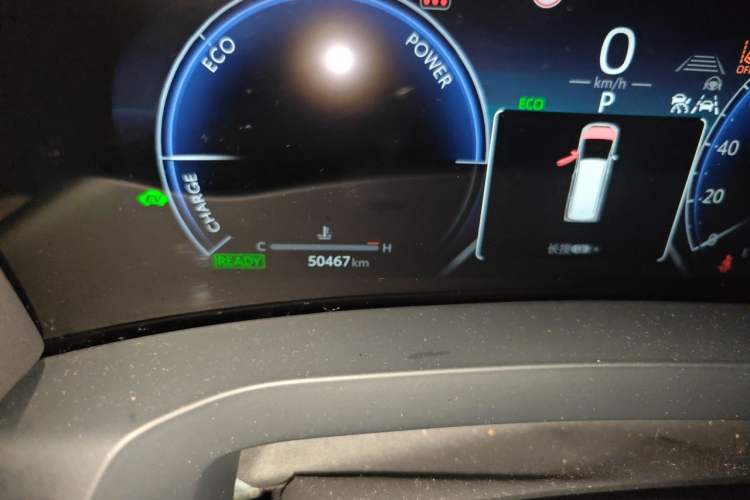 Used Toyota Alphard 2025 Dual-Motor 2.5L Premium Golden Edition Odometer Close Up