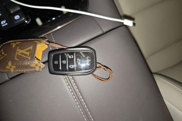 Used Toyota Alphard 2025 Dual-Motor 2.5L Premium Golden Edition Vehicle Key