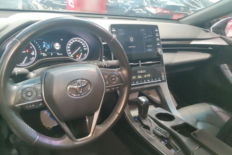 Used Toyota Avalon 2019 2.0L XLE Premium Edition China VI Center Console