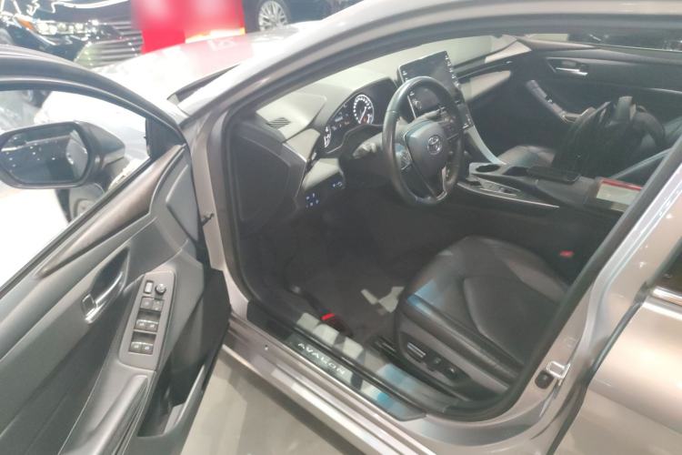 Used Toyota Avalon 2019 2.0L XLE Premium Edition China VI Driver Seat