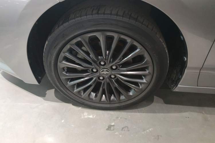 Used Toyota Avalon 2019 2.0L XLE Premium Edition China VI Left Front Wheel Hub
