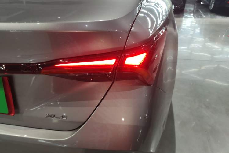 Used Toyota Avalon 2019 2.0L XLE Premium Edition China VI Right Rear Taillight