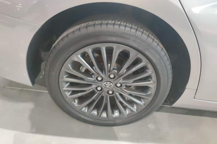 Used Toyota Avalon 2019 2.0L XLE Premium Edition China VI Right Rear Wheel Hub