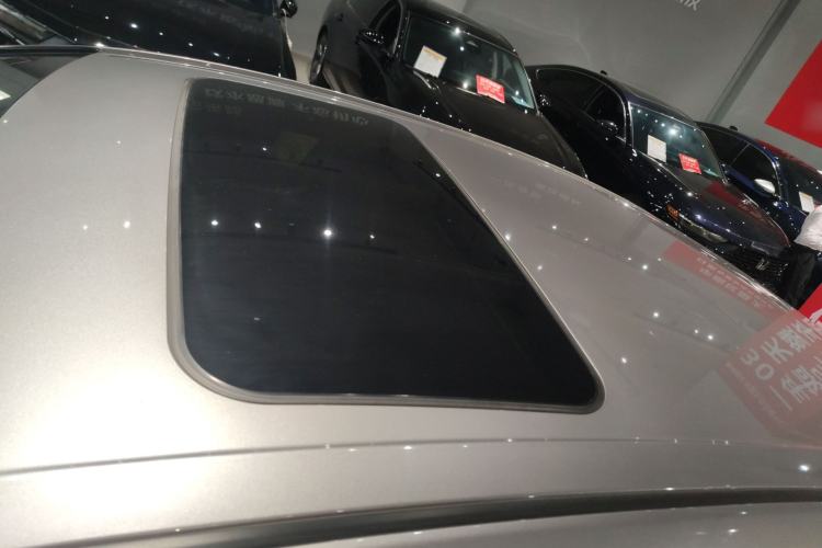 Used Toyota Avalon 2019 2.0L XLE Premium Edition China VI Roof