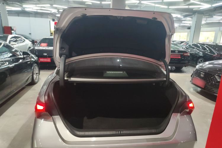 Used Toyota Avalon 2019 2.0L XLE Premium Edition China VI Trunk